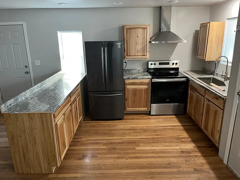 31 E Princeton Ave — Photo 2