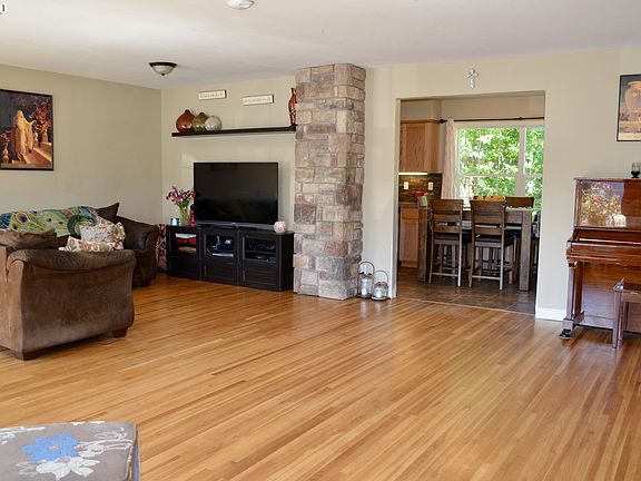 2nd image of 204 SE 101st Ave