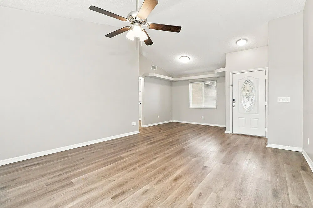 3 bed, 2.0 bath, 1524 sqft, $1,940 — Photo 4