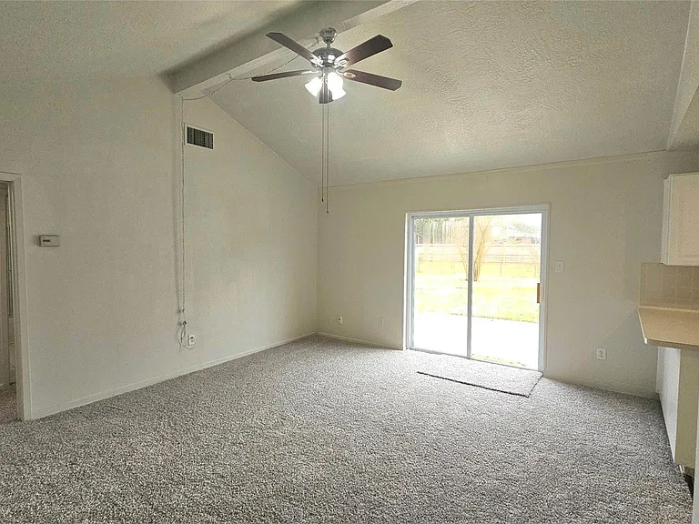 210 Brigadoon Ln — Photo 12