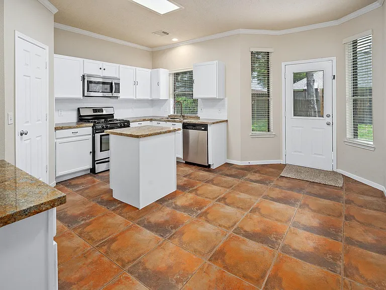 18614 Atasca South Dr — Photo 9