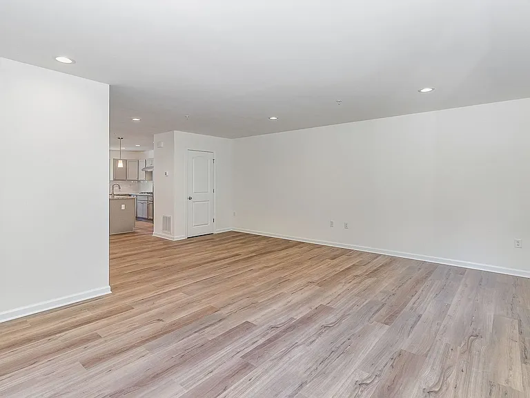 158 High Pointe Dr — Photo 9
