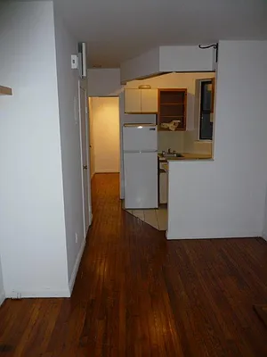 Rented by Chartwell Manhattan Realty | media 8