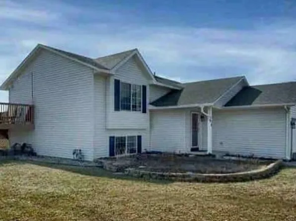 729 Heritage Ln, Belle Plaine, MN 56011