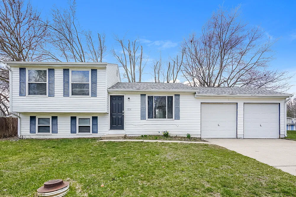 3 bed, 2.0 bath, 1394 sqft, $1,855 — Photo 1