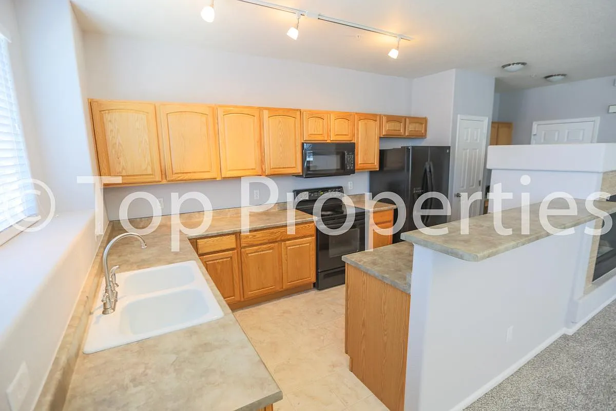 2 bed, 1148 sqft, $1,575 — Photo 3