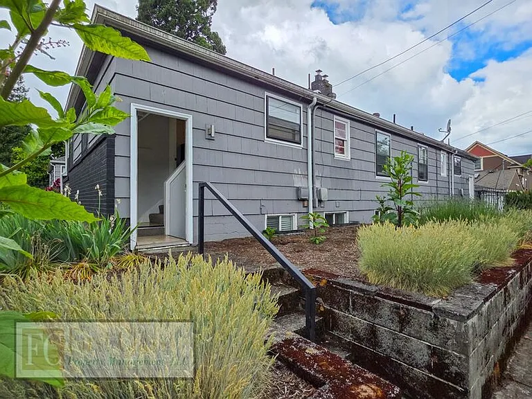 5735 N Montana Ave — Photo 26