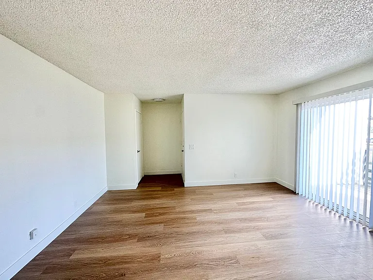 Bolsa Gardens Apartment Homes — Photo 14