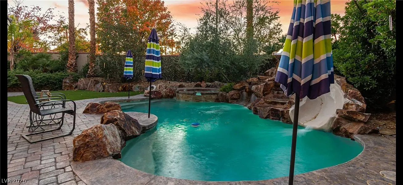 4 bed, 4.5 bath, 4766 sqft, $9,400 — Photo 2
