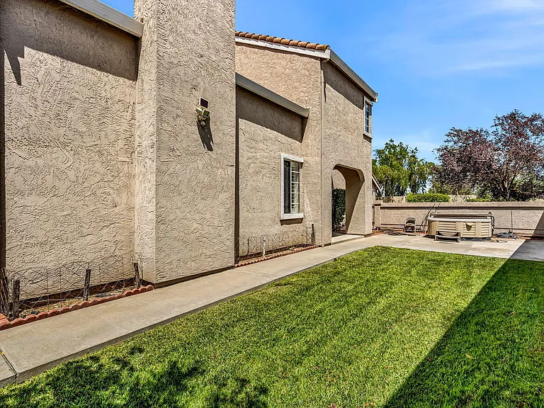 2451 Cherry Hills Dr — Photo 38