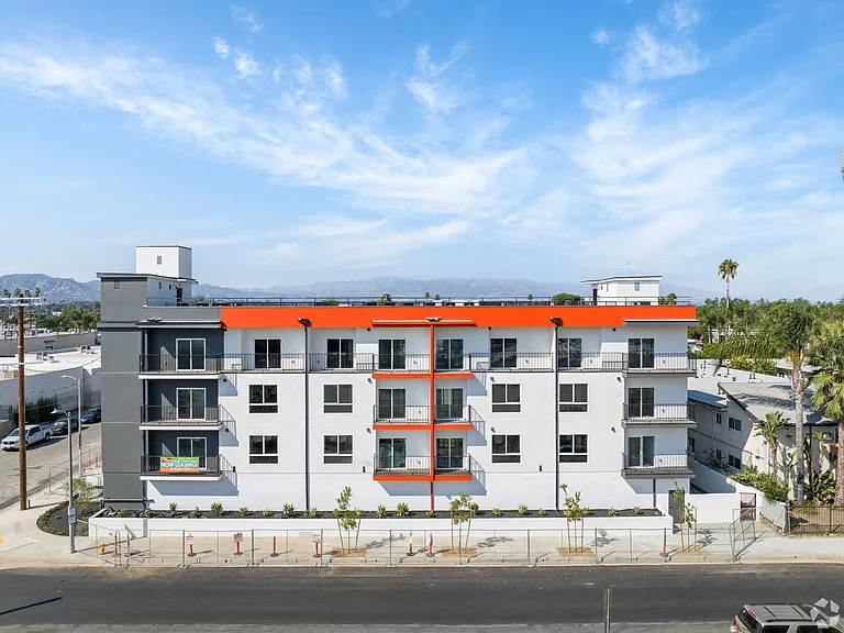 6904 Eton Ave — Photo 13