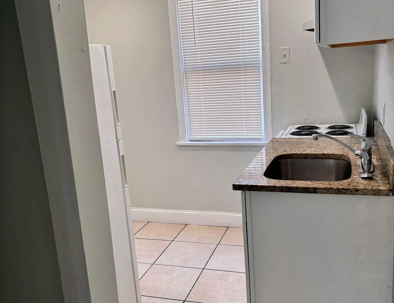 1 bed, 1.0 bath, 2196 sqft, $1,350 — Photo 3