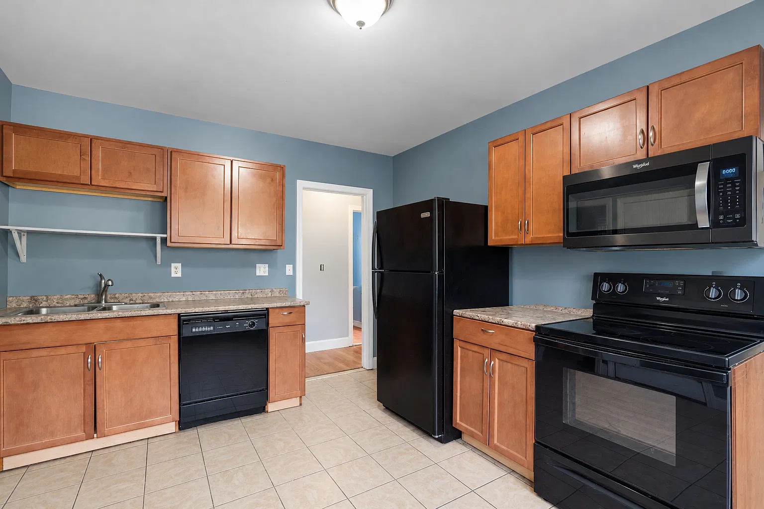 3 bed, 1250 sqft, $2,300 — Photo 4