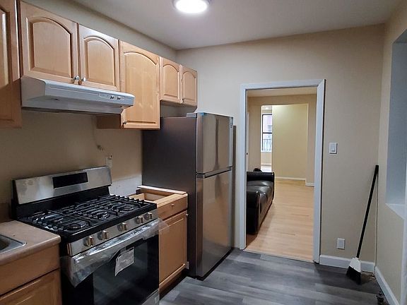 5th image of 351 W 47th St #A3