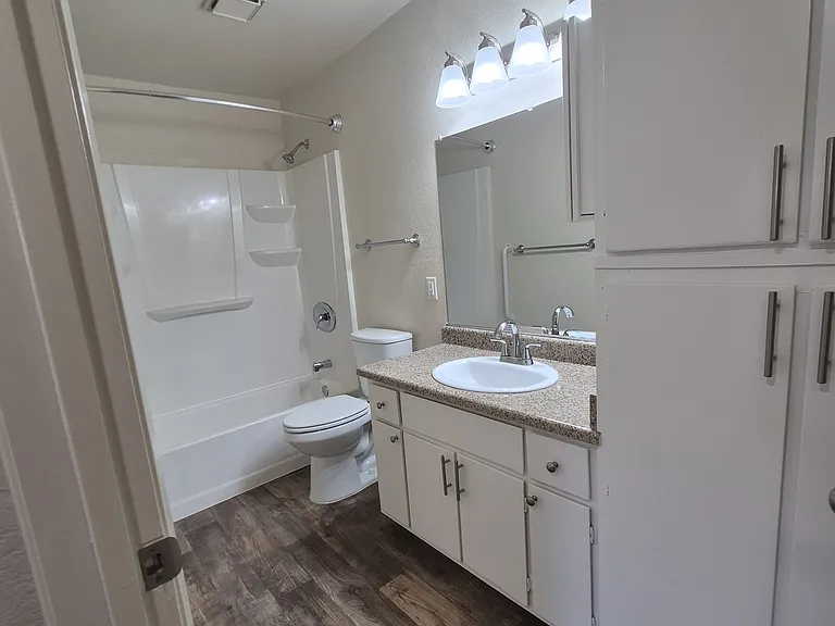 Foxworth Apartments — Photo 27
