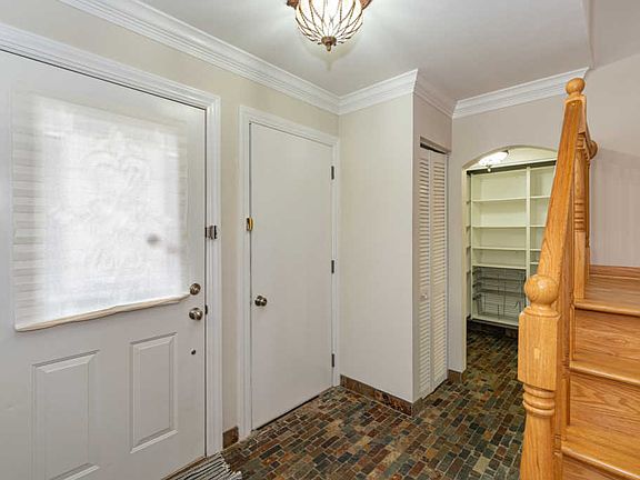 2nd image of 285 E Forest Knoll Dr