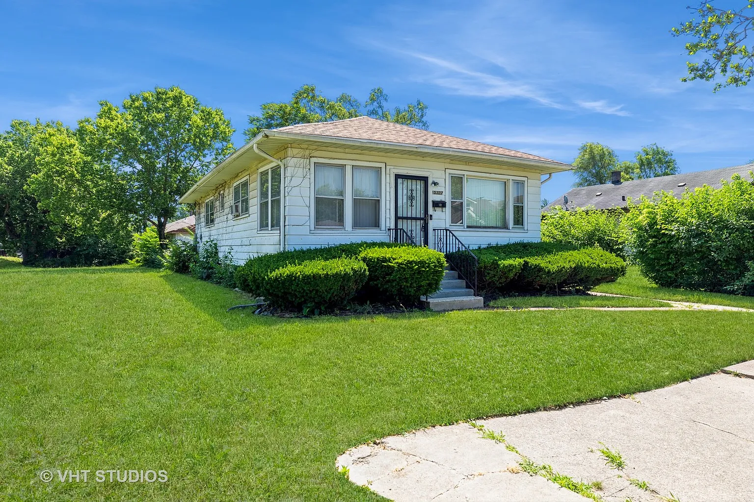 15327 Marshfield Ave photo 1