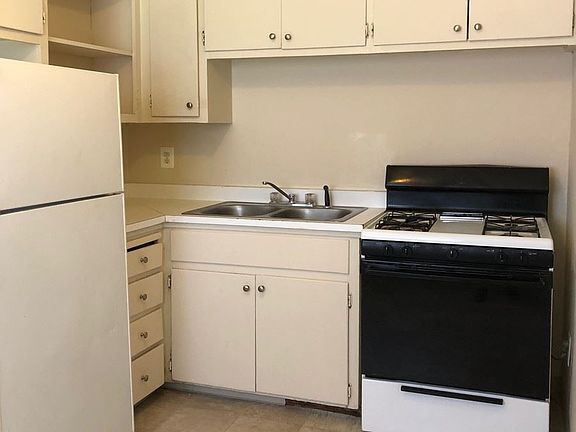4th image of 2401 Marconi Ave APT 32