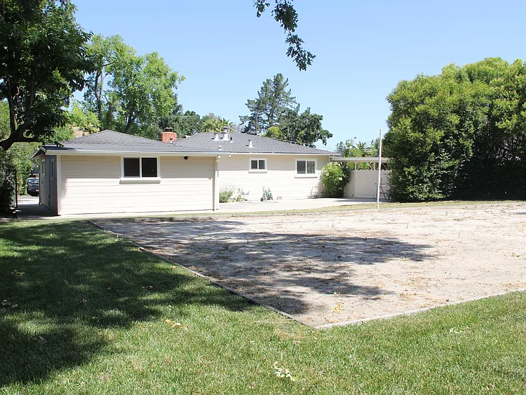 20 Ardith Ln — Photo 3