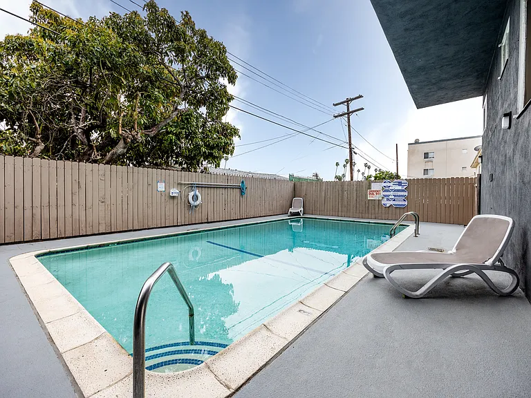 Kingsley Apartments — Photo 6