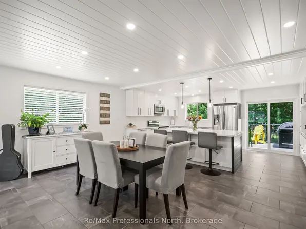 424 Alexander St, Gravenhurst, ON P1P 1A3