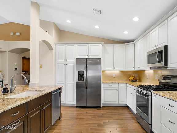 5th image of 2822 N Mountain Creek Way