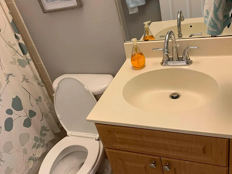 Upstairs full bath