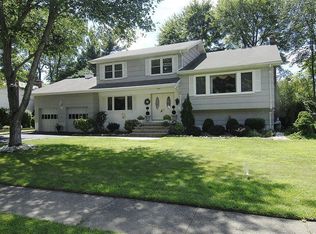 52 Winding Way, Wayne, NJ 07470