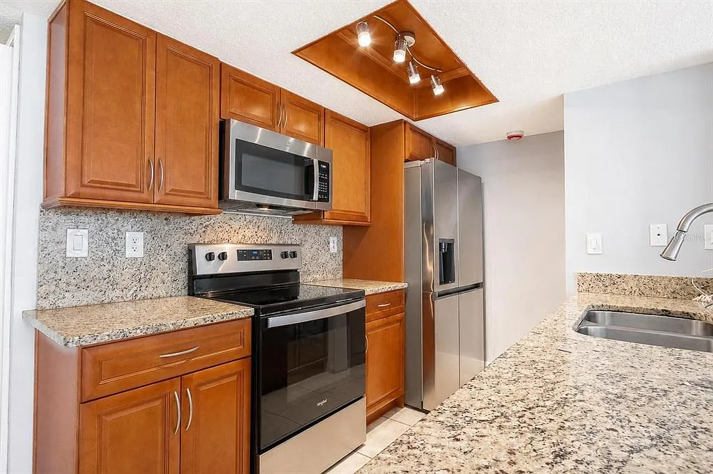 3 bed, 2.0 bath, 1287 sqft, $1,900 — Photo 3