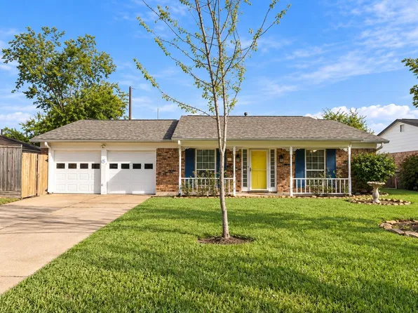 6002 Saxon Dr, Houston, TX 77092