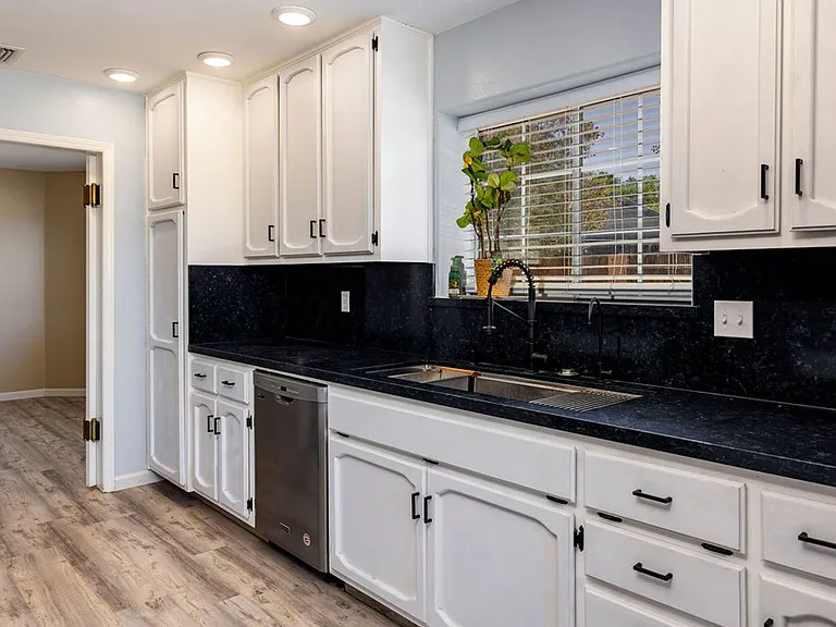 1221 Alysa Ct — Photo 9
