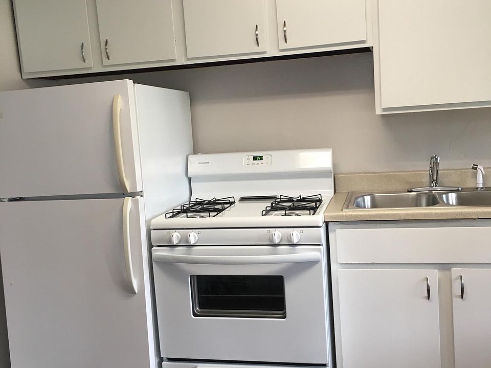 1st image of 110 E Lincoln St APT 1