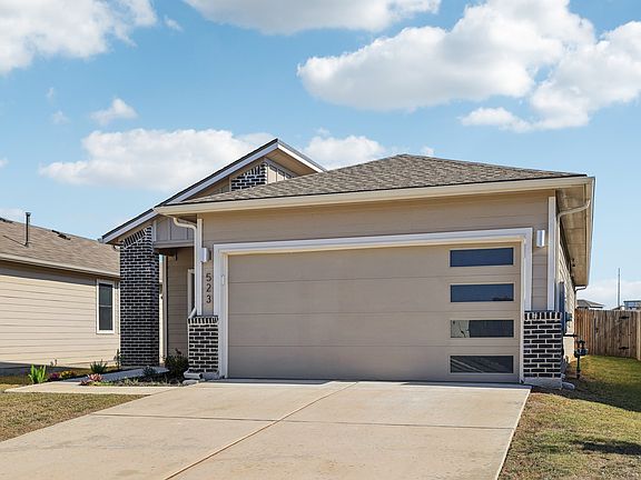 3rd image of 523 Millbrook Blvd