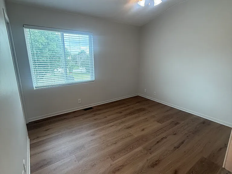16863 Larimore Ave — Photo 4