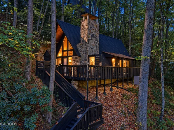 1161 Ski Mountain Rd, Gatlinburg, TN 37738