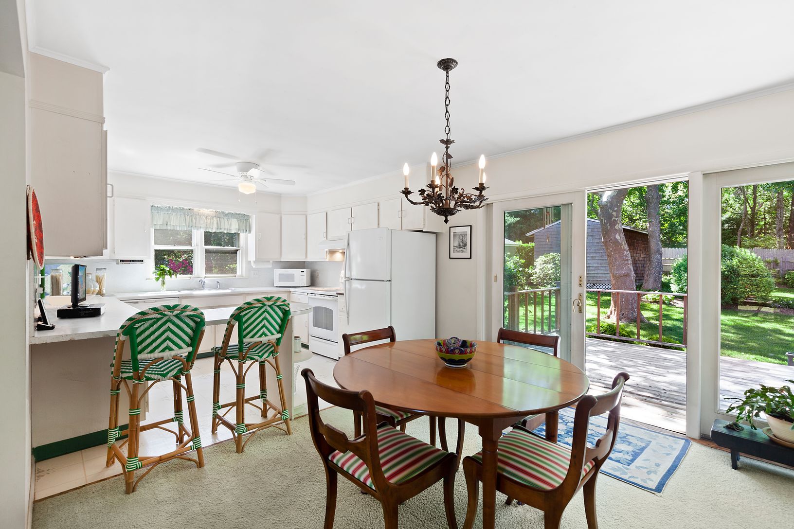  Open Kitchen and Dining