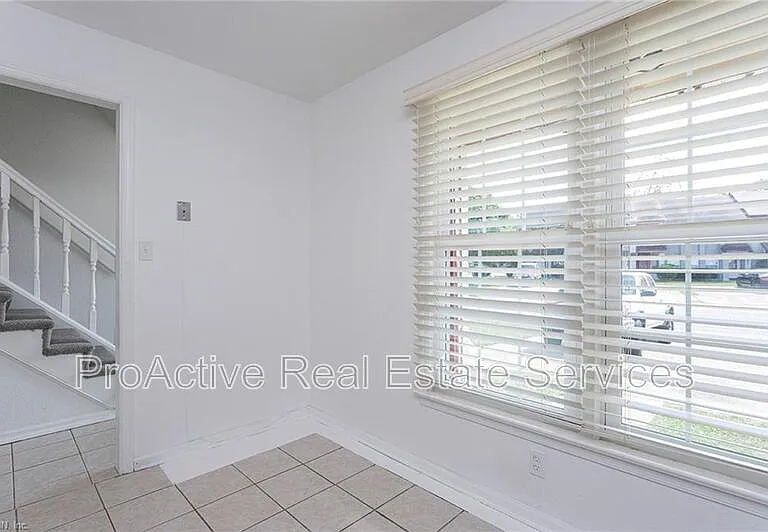 5684 Campus Dr — Photo 4