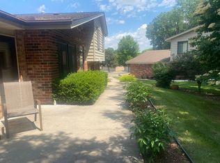 9720 Cimarron Cir, Minnetonka, MN 55305