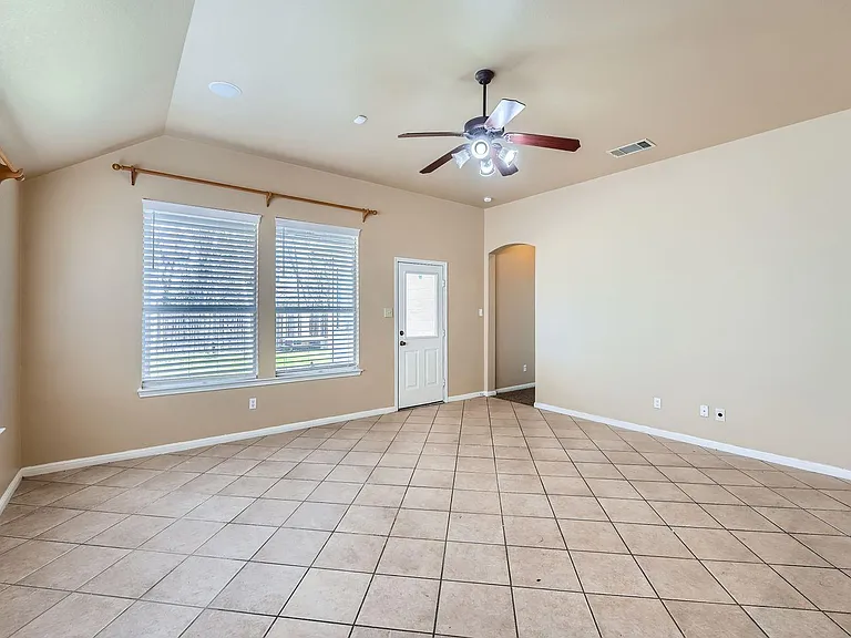1402 Weatherford Dr — Photo 7