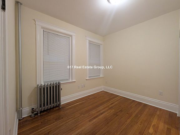 4th image of 31 Park Dr APT 14