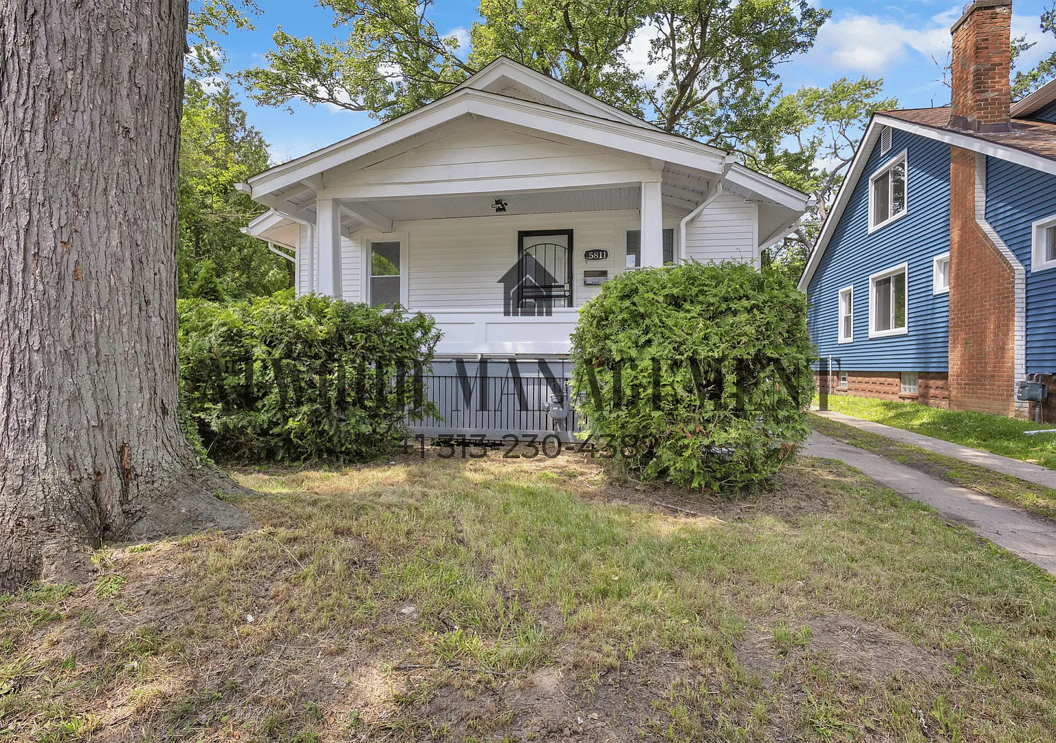 This beautifully updated 2-bedroom, 1-bath single-family home is ready for move-in! — Photo 1