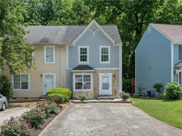 3821 Meadow Green Ct, Peachtree Corners, GA 30092