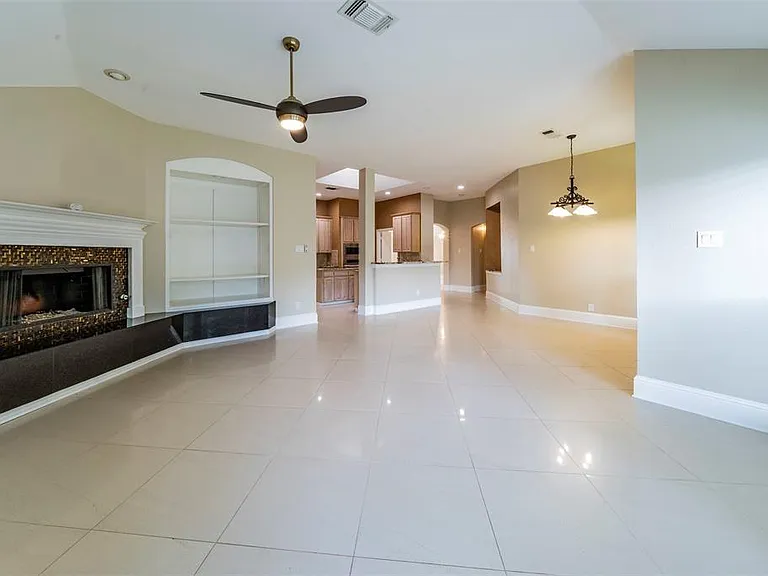 2231 Templeton Dr — Photo 6