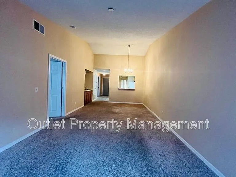 2282 Grenwich Ave #2282 — Photo 4