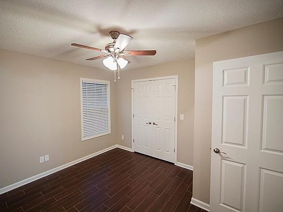 Guest bedroom with double closet - wire racks and ceiling fan