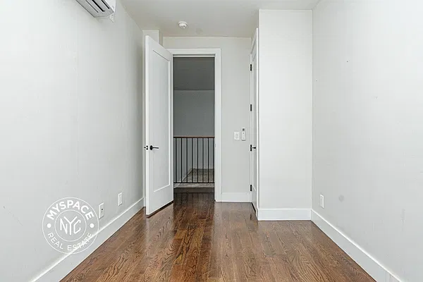 Bedroom, photo 4