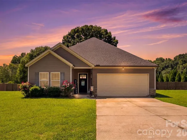 142 Donsdale Dr, Statesville, NC 28625