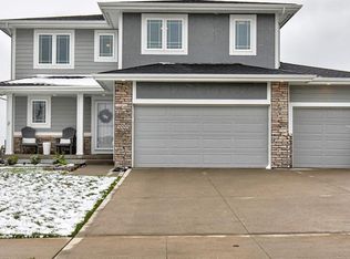 5555 148th Cir, Urbandale, IA 50323