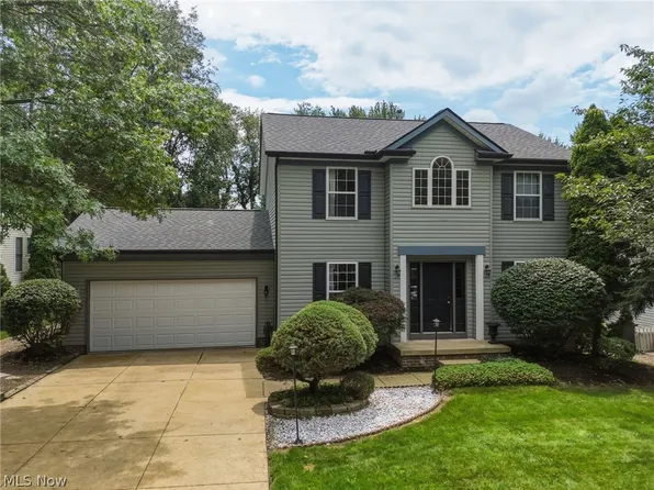 1970 Cherrywood Ln, Akron, OH 44312