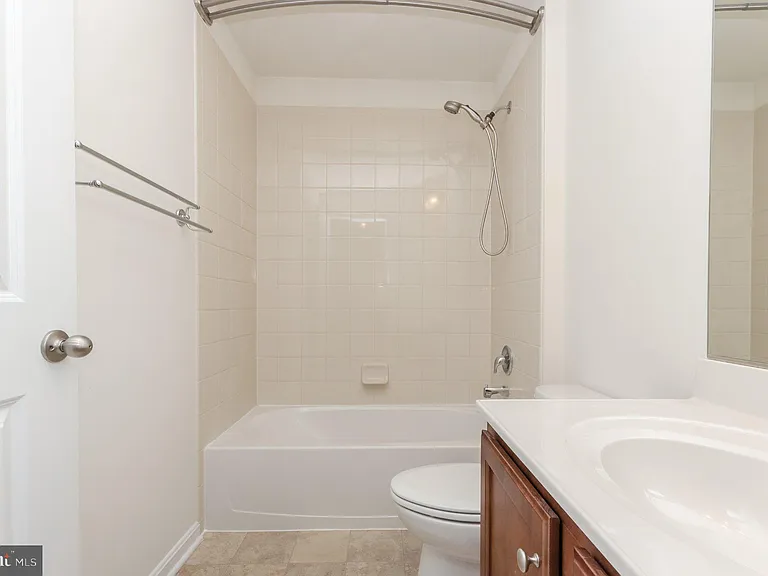 172 Drexel Ct — Photo 38